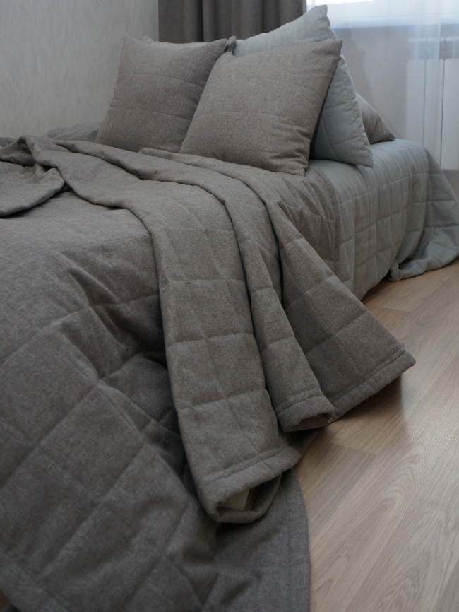 Комплект покрывало стеганое полуторное (160х220 см) + 2 наволочки 45х45 см. Коллекция "Меланж". Цвет серо-бежевый (серо-бежевый меланж) фото 5