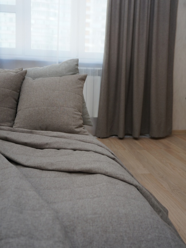 Комплект покрывало стеганое полуторное (160х220 см) + 2 наволочки 45х45 см. Коллекция "Меланж". Цвет серо-бежевый (серо-бежевый меланж) фото 7